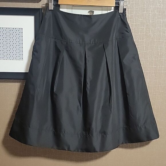 St. John Pleated Fit and Flare Skirt - Picture 1 of 12